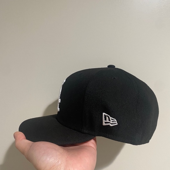 Chicago White Sox Fitted Hat - Picture 3 of 6